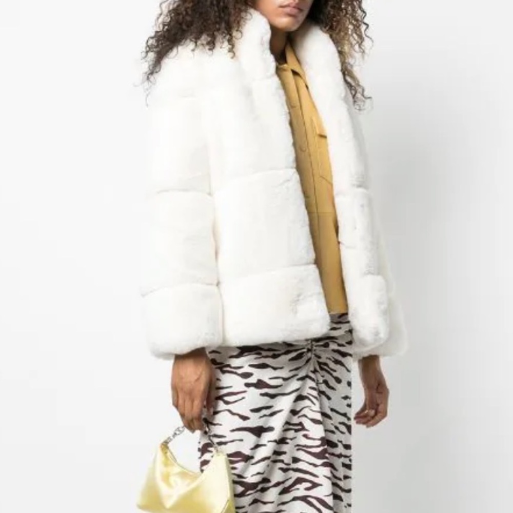 Beautiful white faux fur coat NEW